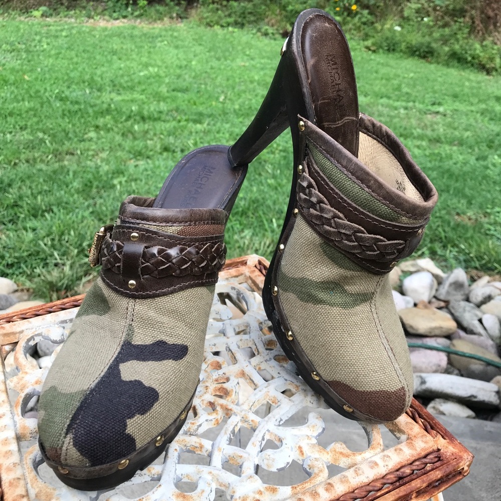 MK camo clogs